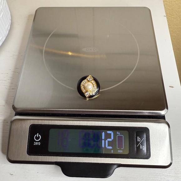 Vintage Swarovski Swan Signed Crystal, Faux Pearl, Black Enamel Clip Earrings - Picture 9 of 10